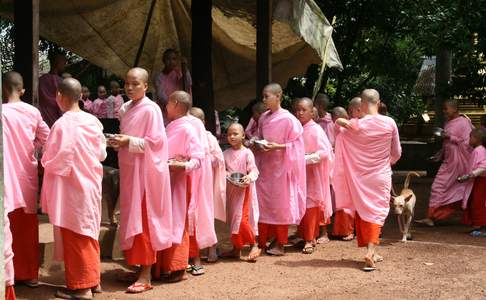 Een nonnenklooster in Yangon