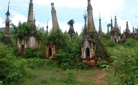 De pagodes van Indein