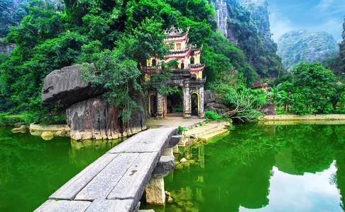 De Bich Dong tempel bij Ninh Binh