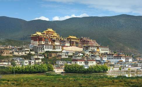 Het Tibetaanse Songzanlin klooster in Zhongdian