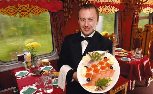Chefkoks verzorgen heerlijke maaltijden aan boord van de Tsarengoud Express