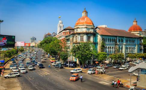 Het straatbeeld van Yangon