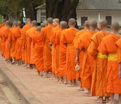 Sta vroeg op om de processie van de monniken te zien, Luang Prabang