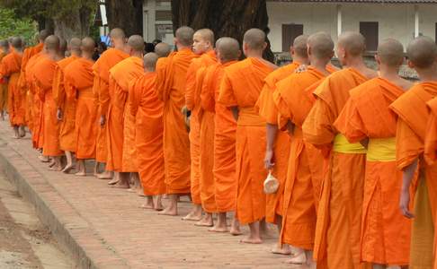 Sta vroeg op om de processie van de monniken te zien, Luang Prabang