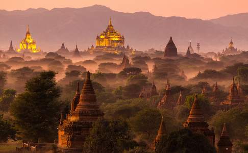 De indrukwekkende tempelvlakte van Bagan