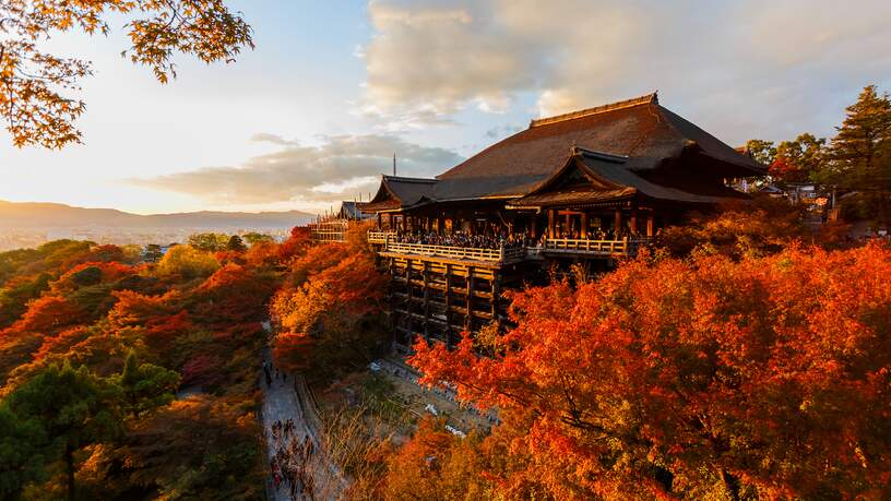 De Kiyomizu-dera tempel in Kyoto in de herfstperiode