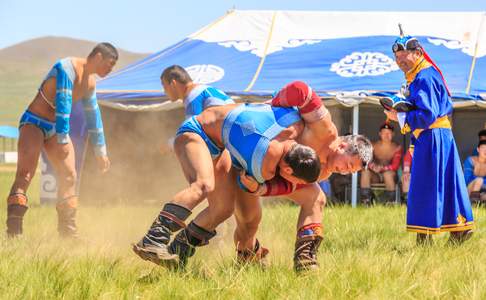 Worstelen is een populaire sport in Mongolie