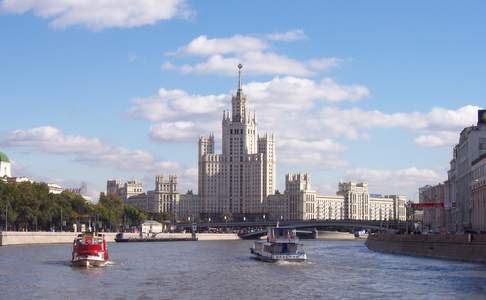 Tijdens een boottocht over de Moskva ervaar Moskou weer heel anders