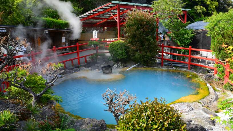 In Beppu vindt u vele hotsprings/onsen waar u een bad kunt nemen.