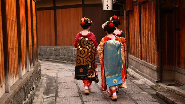 Geisha's in de kleine straatjes van Kyoto