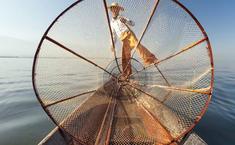 Een visser op het Inle Meer