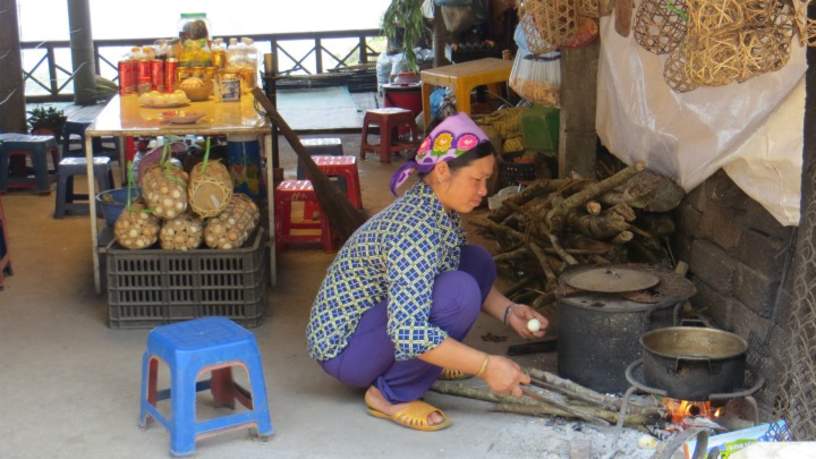 Het barst van de kleine zaakjes in Hanoi