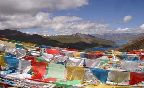 Op de pas tussen Lhasa en Gyangtse, met zicht op het Yamdruktso