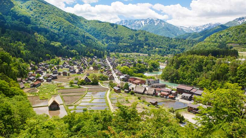 Sfeervol Shirakawago gelegen in de Japanse Alpen