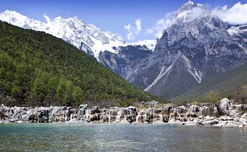 Yunnan, landschap van Baishuitai bij Zhongdian